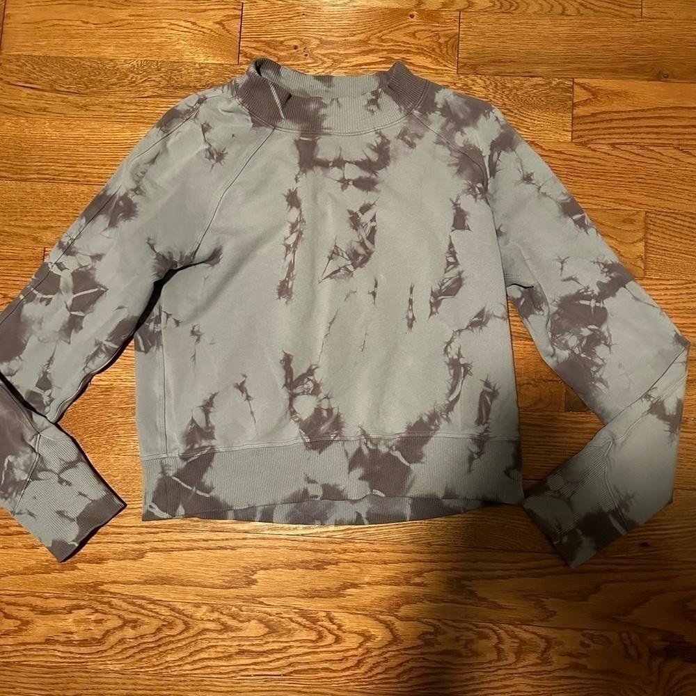 Lululemon crewneck